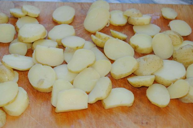 Młode ziemniaki z ogórkiem