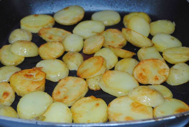 Młode ziemniaki z ogórkiem