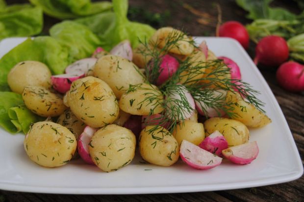 Młode ziemniaki z rzodkiewką