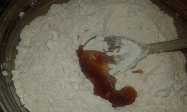 Morelowo - wiśniowy chlebek na mące chlebowej 