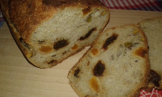 Morelowo - wiśniowy chlebek na mące chlebowej 