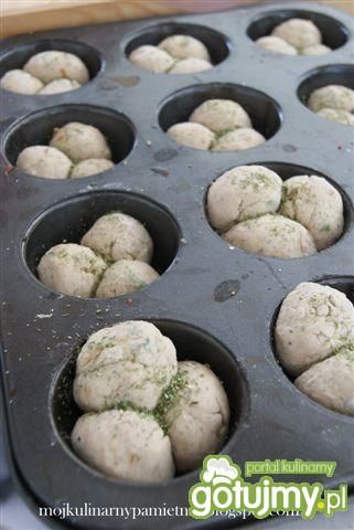 Muffinki chlebowe z prażoną cebulką