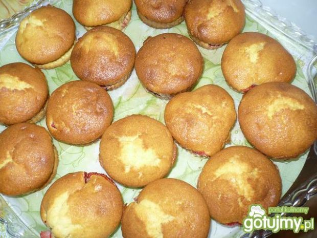 Muffinki cytrynowe z truskawkami