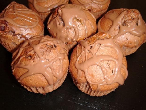 Muffinki czekoladowe z dodatkiem brzoskwiń