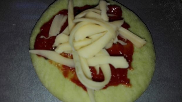 Muffinki drożdżowe a'la pizza