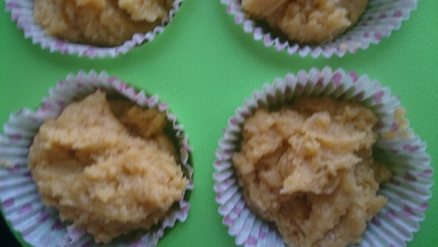 Muffinki kukurydziano-sojowe z lukrem cytrynowym