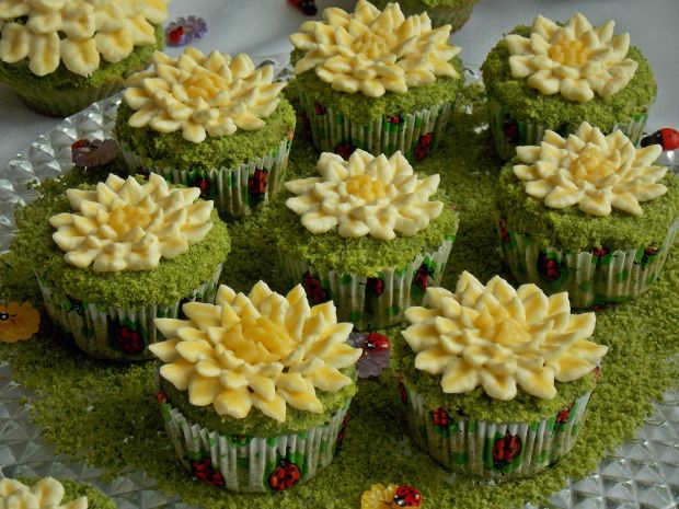 Muffinki Kwiatki na łące 