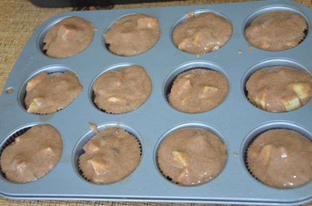 Muffinki pełnoziarniste z jabłkami