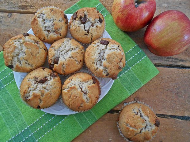 Muffinki z czekoladą i jabłkami