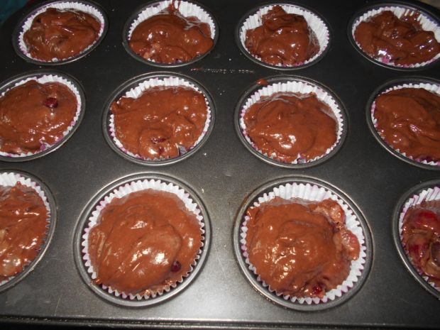 Muffinki z czereśniami i czekoladą