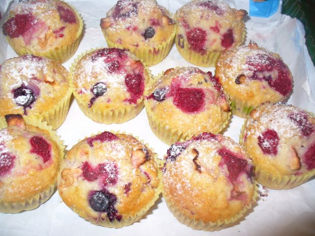 Muffinki z maliną i porzeczką czerwoną