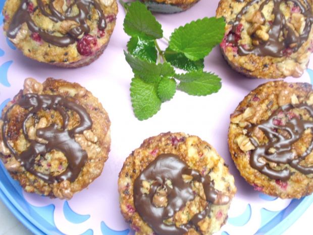 Muffinki z malinami i orzechami