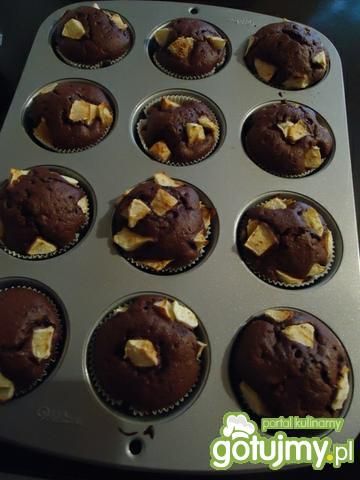 Muffiny czekoladowe z jabłkami