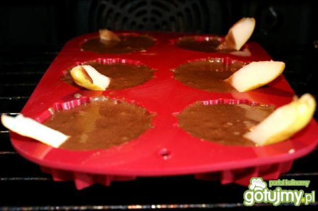Muffiny czekoladowo - gruszkowe.