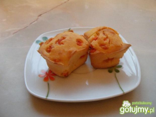 Muffiny z czerwoną marynowaną papryką