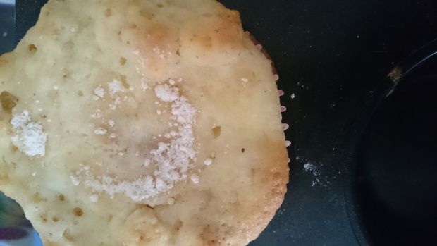 Muffiny z suszonymi jabłkami nadziewane twarożkiem