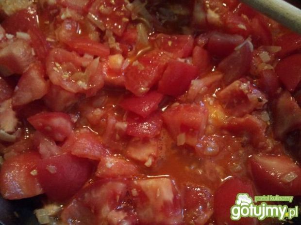 Muszelki z sosem pomidorowym
