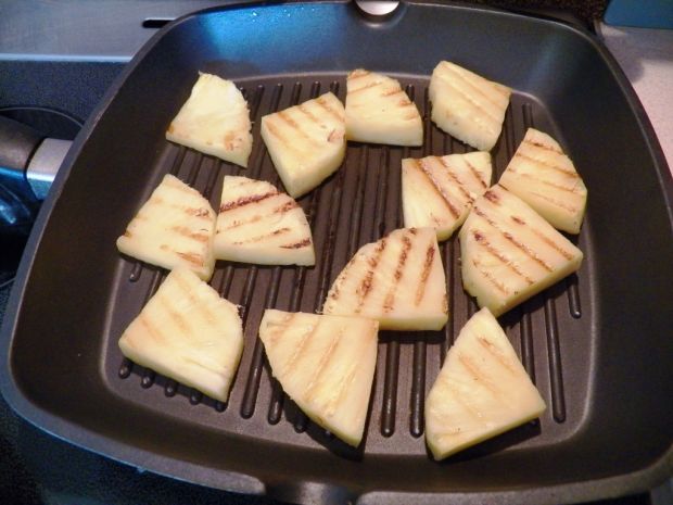 Naleśniki z grillowanym ananasem