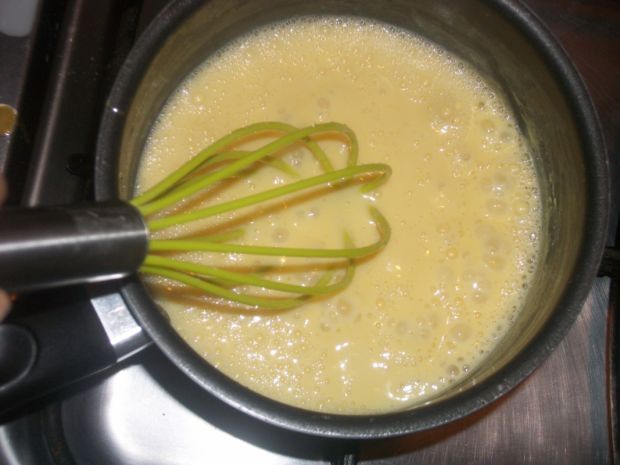 Naleśniki z sosem waniliowym