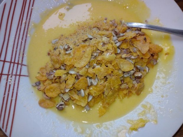 Omlet kukurydziany z orzechami i słonecznikiem
