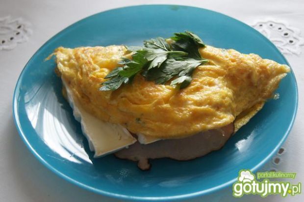Omlet z camembertem
