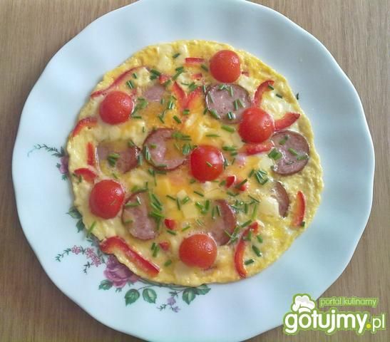 Omlet z pomidorkami i serem