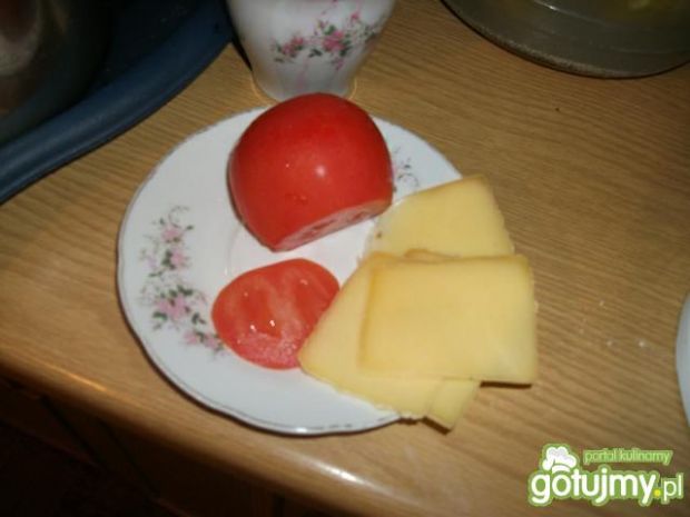 Omlet z serem z pomidorem