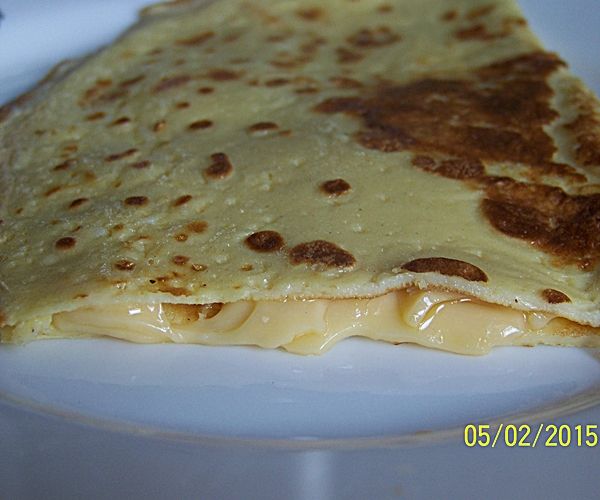 Omlet z żółtym serem  