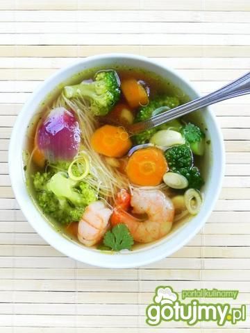 Orientalna zupa z brokułami i marchewką