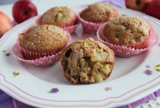 Orkiszowe muffinki z jabłkami 