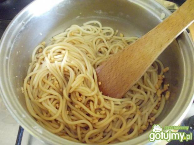 orzechowe spaghetti z kurczakiem