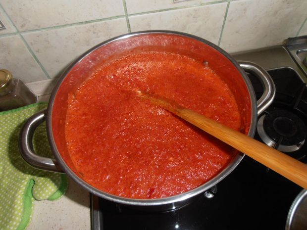 Ostry ketchup z papryki i chili