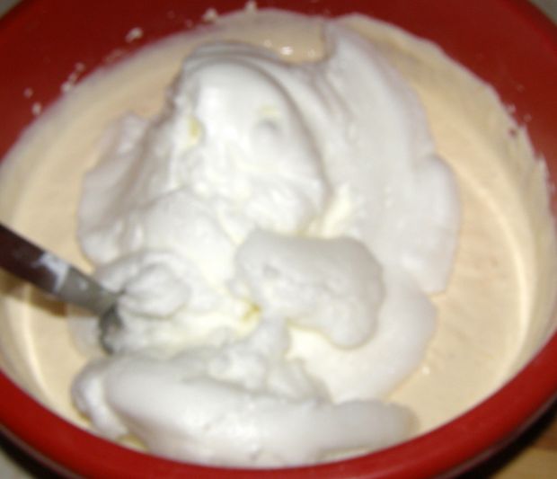 Oszukany sernik jogurtowy z musem truskawkowym