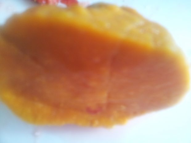 Owocowa sałatka z batatem i truskawkami 