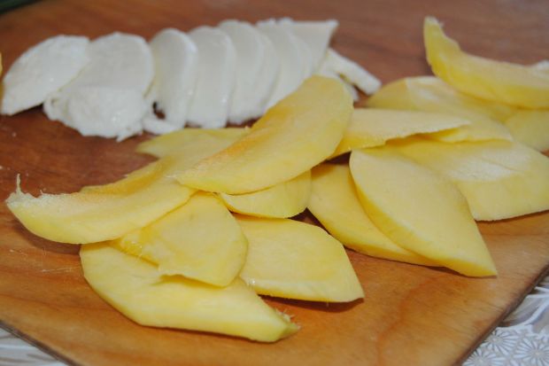 Owocowe caprese z mango