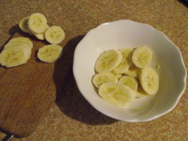 Owsianka z bananem, jagodami i szczyptą cynamonu