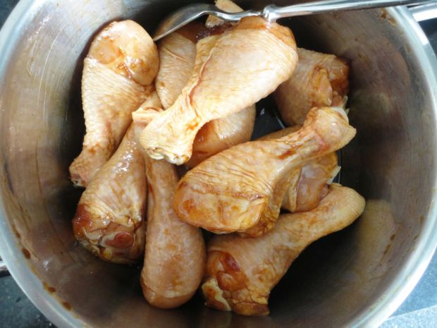 Pałki kurczaka w coli