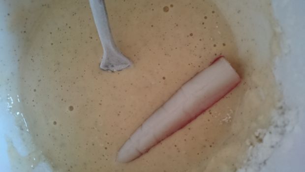 Paluszki surimi w cieście serowo-sezamowym