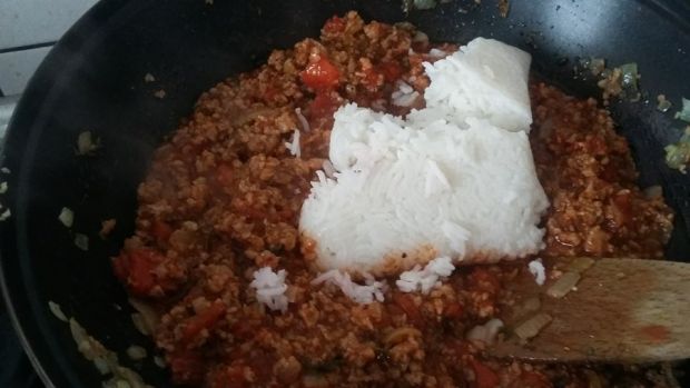 Papryka czerwona nadziewana ryżem z mięsem