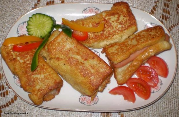 Paróweczki zapiekane w chlebie tostowym 