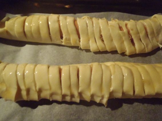 Parówki z serem w cieście francuskim