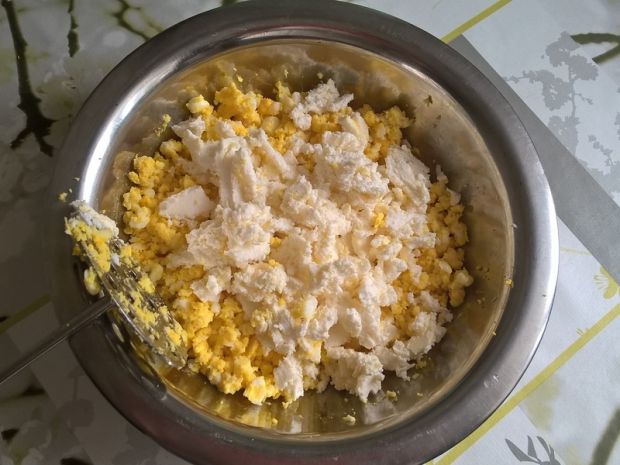 Pasta jajeczna z serem feta