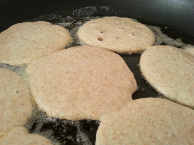 Pełnoziarniste pancakes z truskawkami