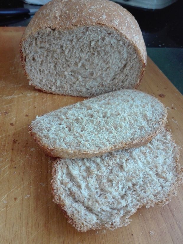 Pełnoziarnisty chleb z chrupiącą skórką z automatu