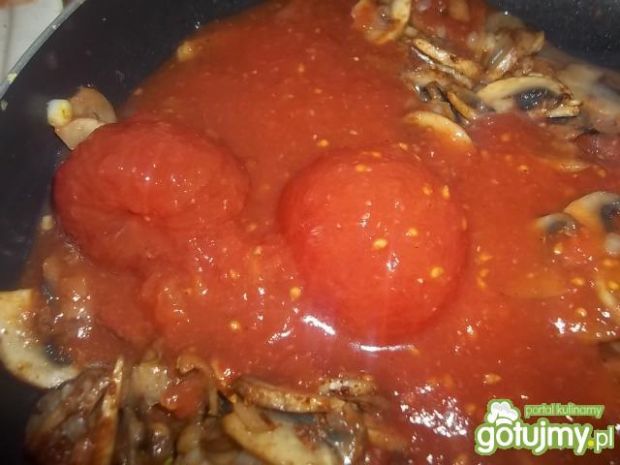 Pieczarki w sosie pomidorowym 3