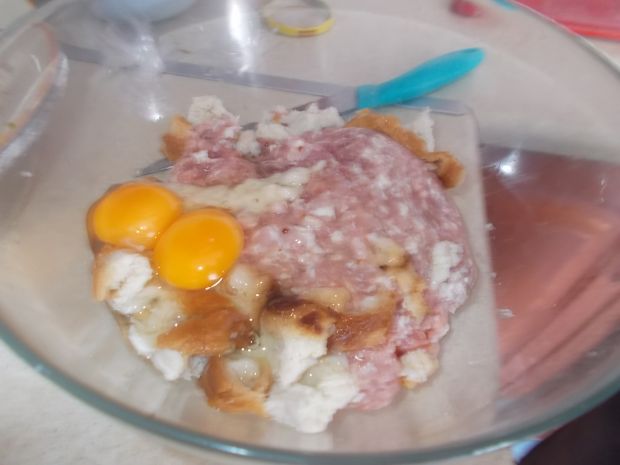 Pieczeń z jajkiem w środku