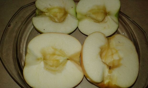 Pieczone jabłuszka z żurawiną i piniami