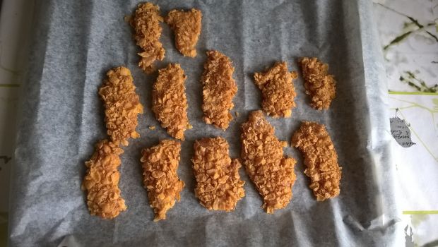 Pieczone nuggetsy z kurczaka w panierce z płatków