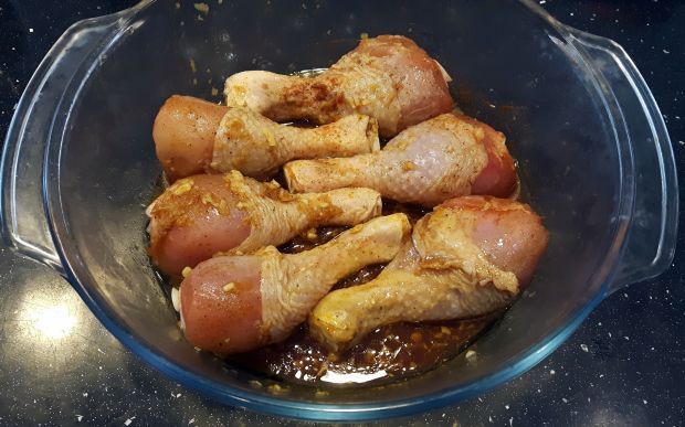 Pieczone podudzia z kurczaka z frytkami z batatów