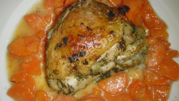 Pieczony kurczak ziołowy z marchewką